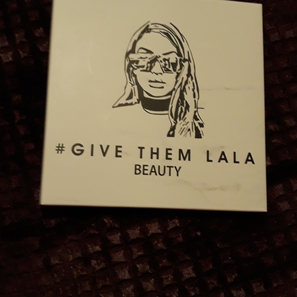 Lala eyeshadow palette
